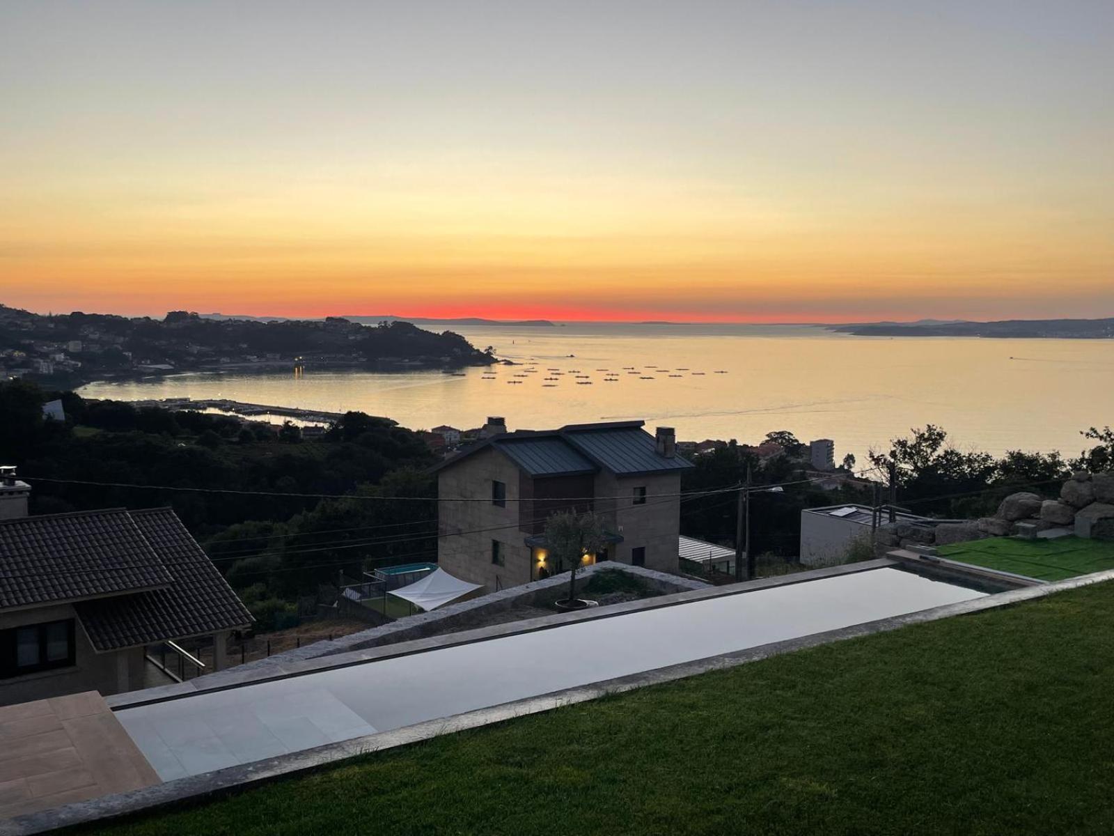 Vou Nun Bou Villa Bueu Bagian luar foto