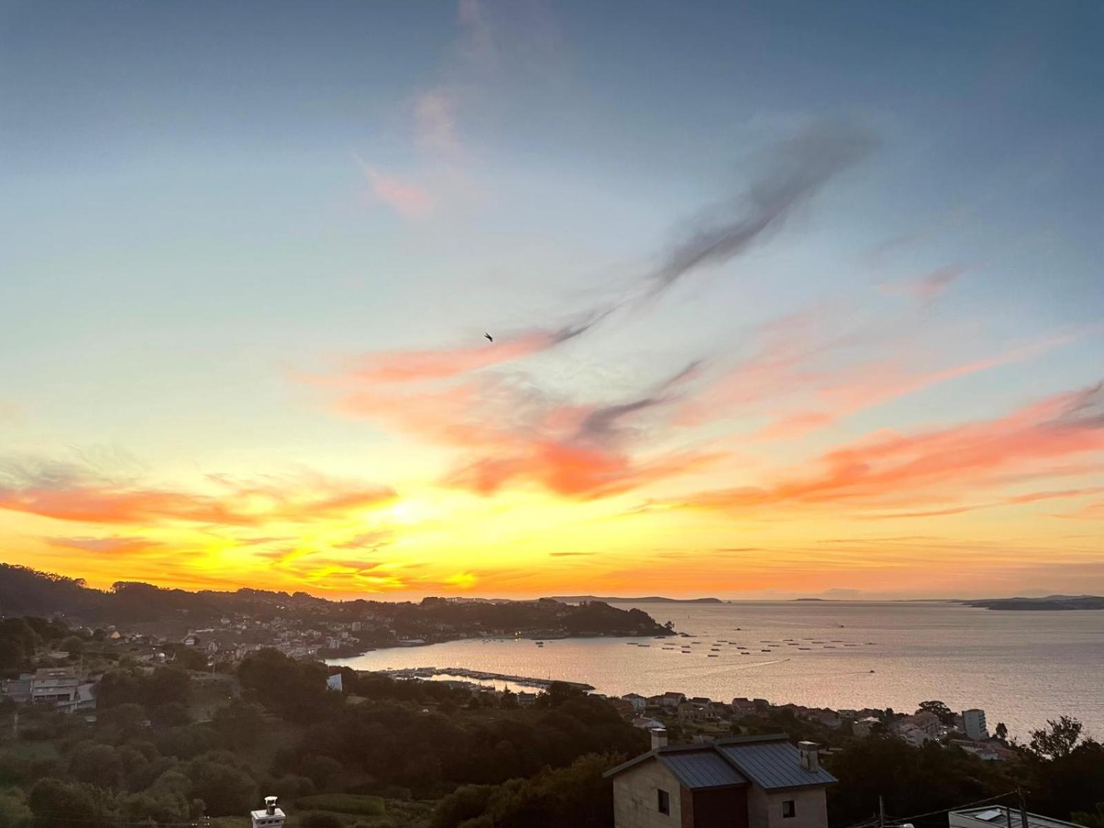 Vou Nun Bou Villa Bueu Bagian luar foto
